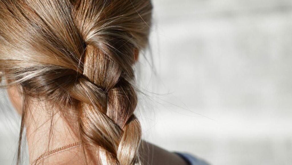 Capelli lunghissimi - Usa acconciature “protettive” quando dormi