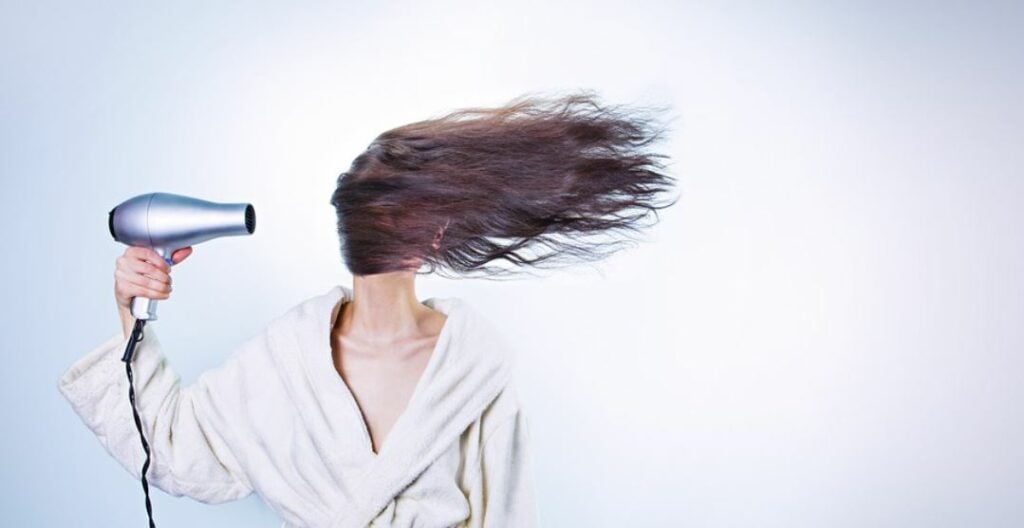Capelli lunghissimi - Bandisci la piastra e limita il phon