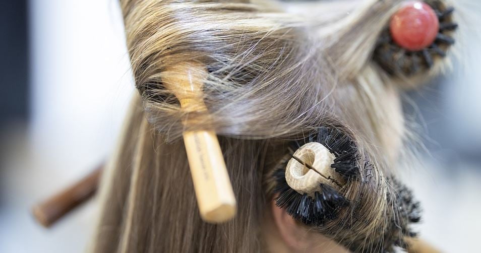 Capelli lunghissimi - Spazzola i capelli correttamente