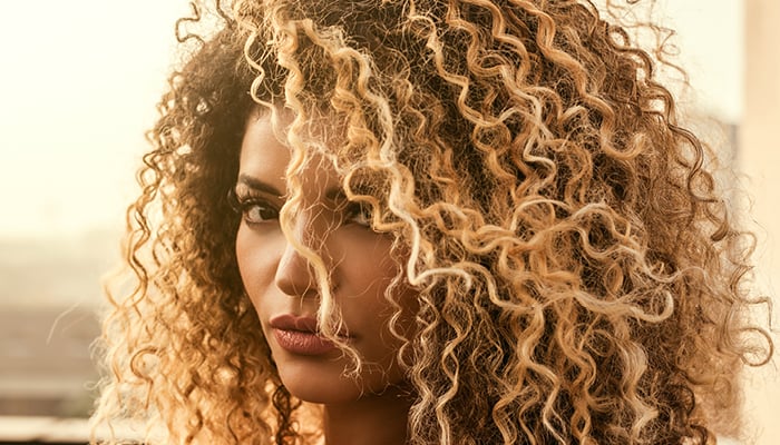 Curly Girl Method per capelli ricci magnifici