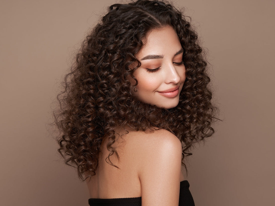 Schiume per capelli ricci: guida ai migliori prodotti su FeelYourLook